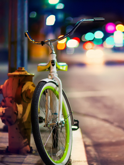Green Bicycle In City Lights wallpaper 480x640