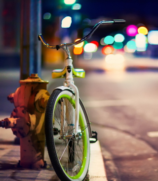 Green Bicycle In City Lights - Obrázkek zdarma pro 768x1280