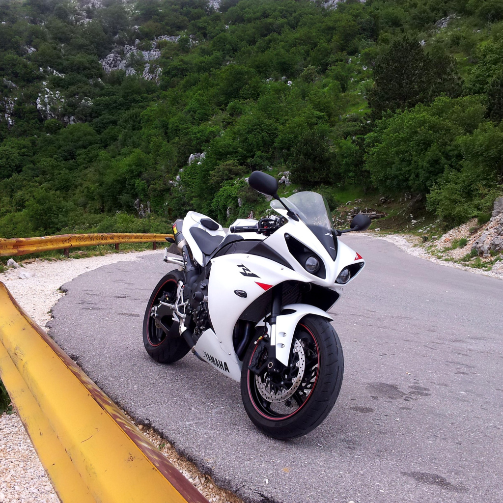 Yamaha YZF-R1 Superbike screenshot #1 1024x1024