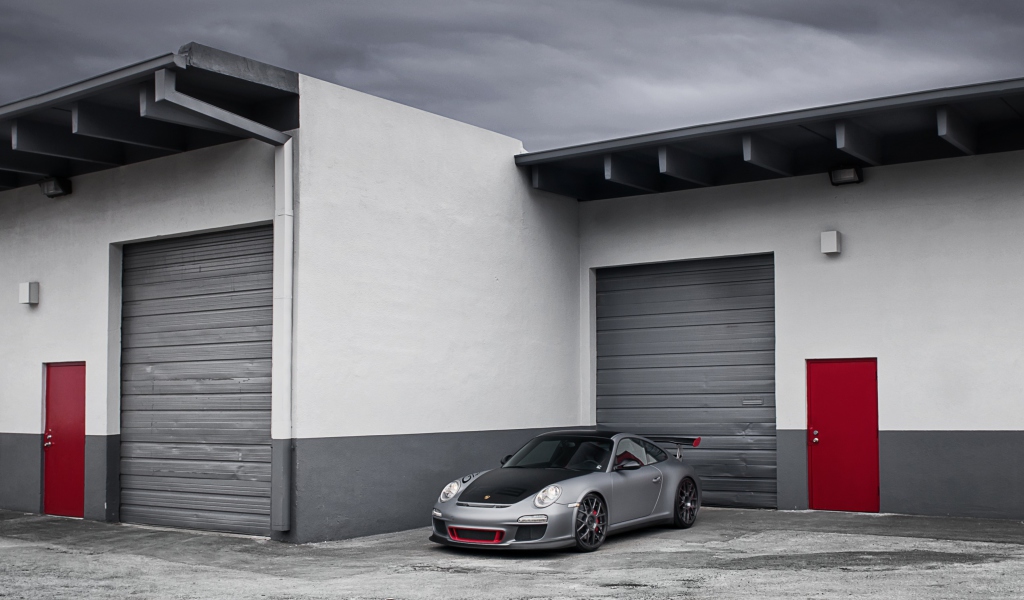 Porsche 911 Near Garage screenshot #1 1024x600