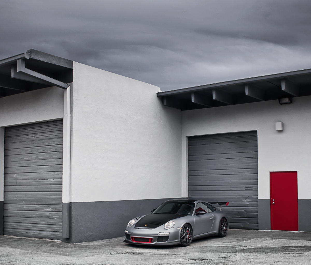 Porsche 911 Near Garage wallpaper 1200x1024