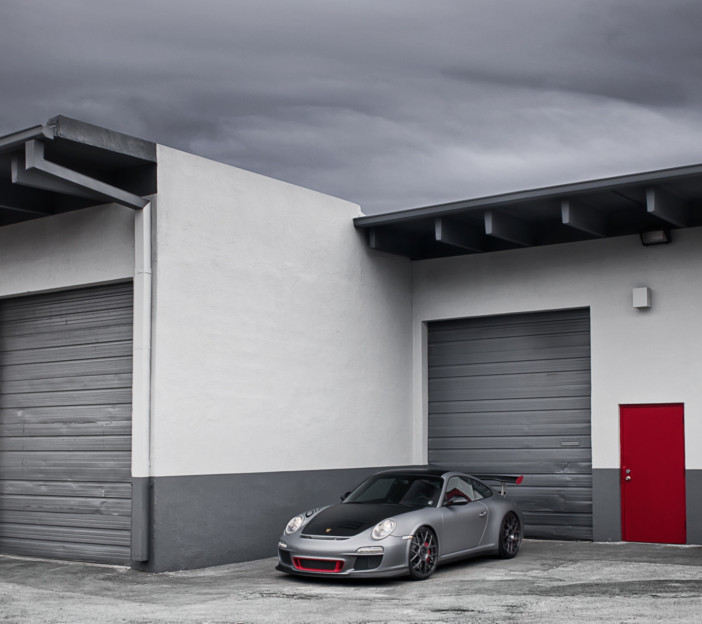 Porsche 911 Near Garage wallpaper 1440x1280