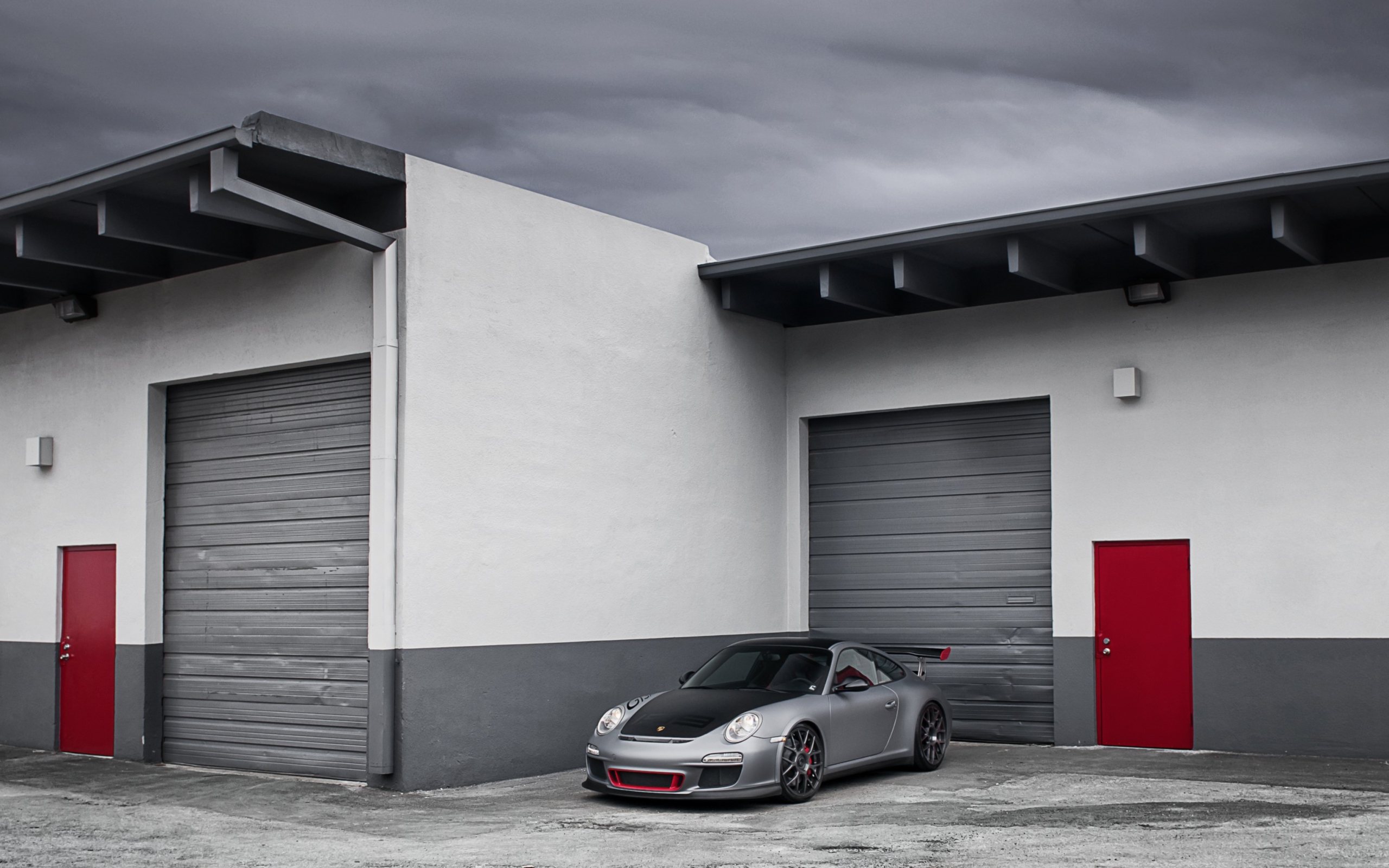 Porsche 911 Near Garage wallpaper 2560x1600
