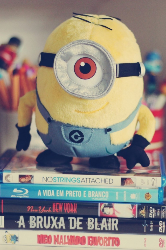 Fondo de pantalla Despicable Me Minion Plush Toy 640x960