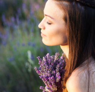 Free Lavender Girl Picture for iPad