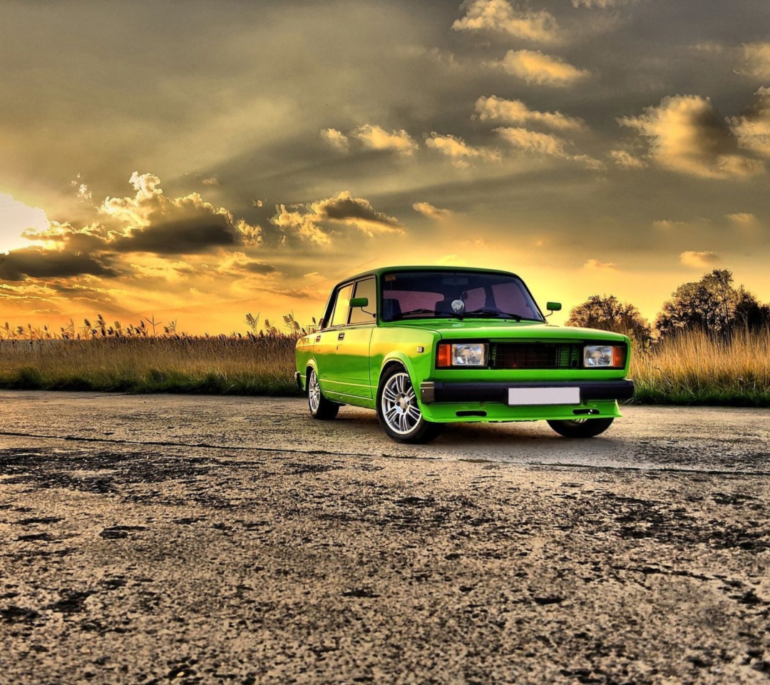 Das Green Russian Car Lada Wallpaper 1080x960