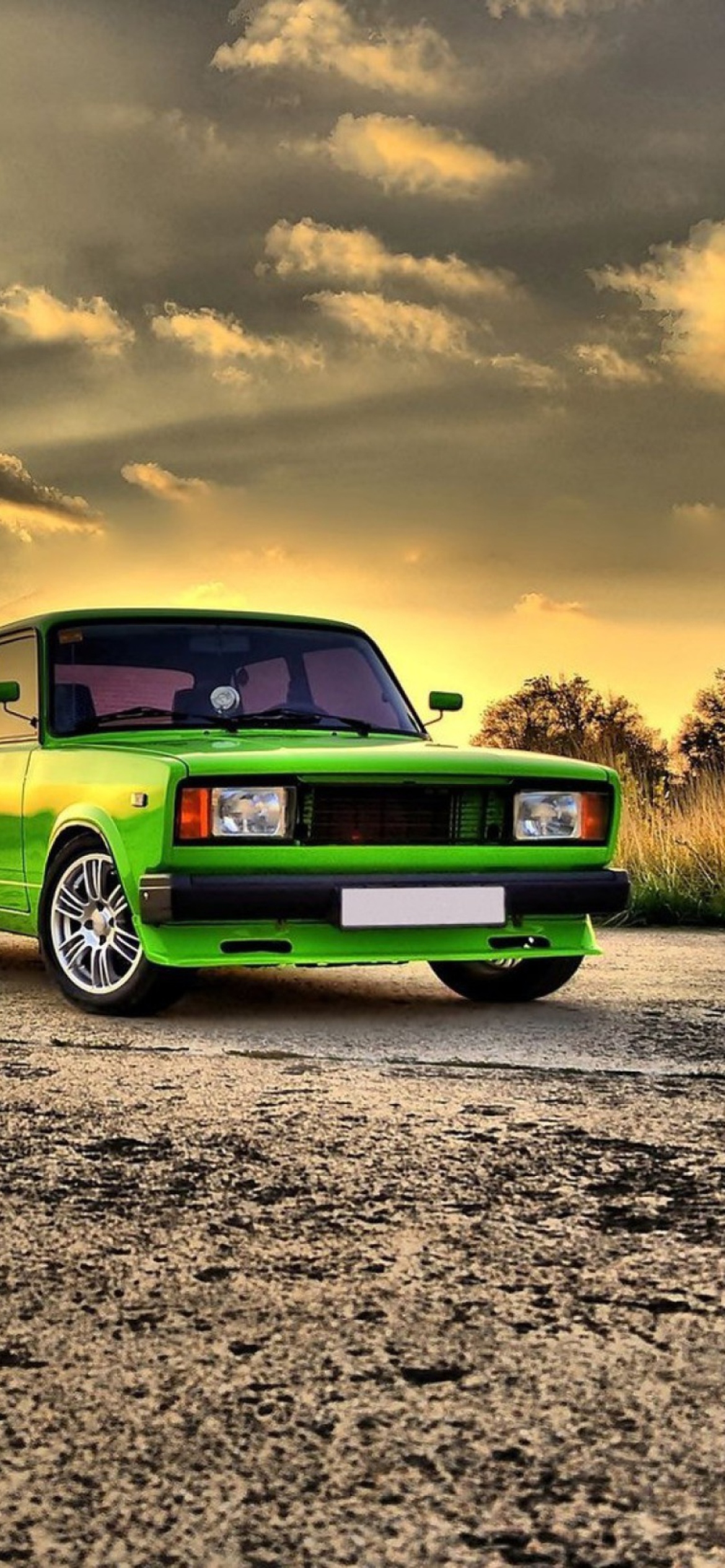 Screenshot №1 pro téma Green Russian Car Lada 1170x2532