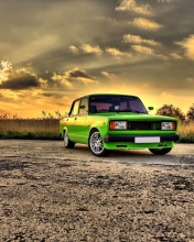 Das Green Russian Car Lada Wallpaper 176x220