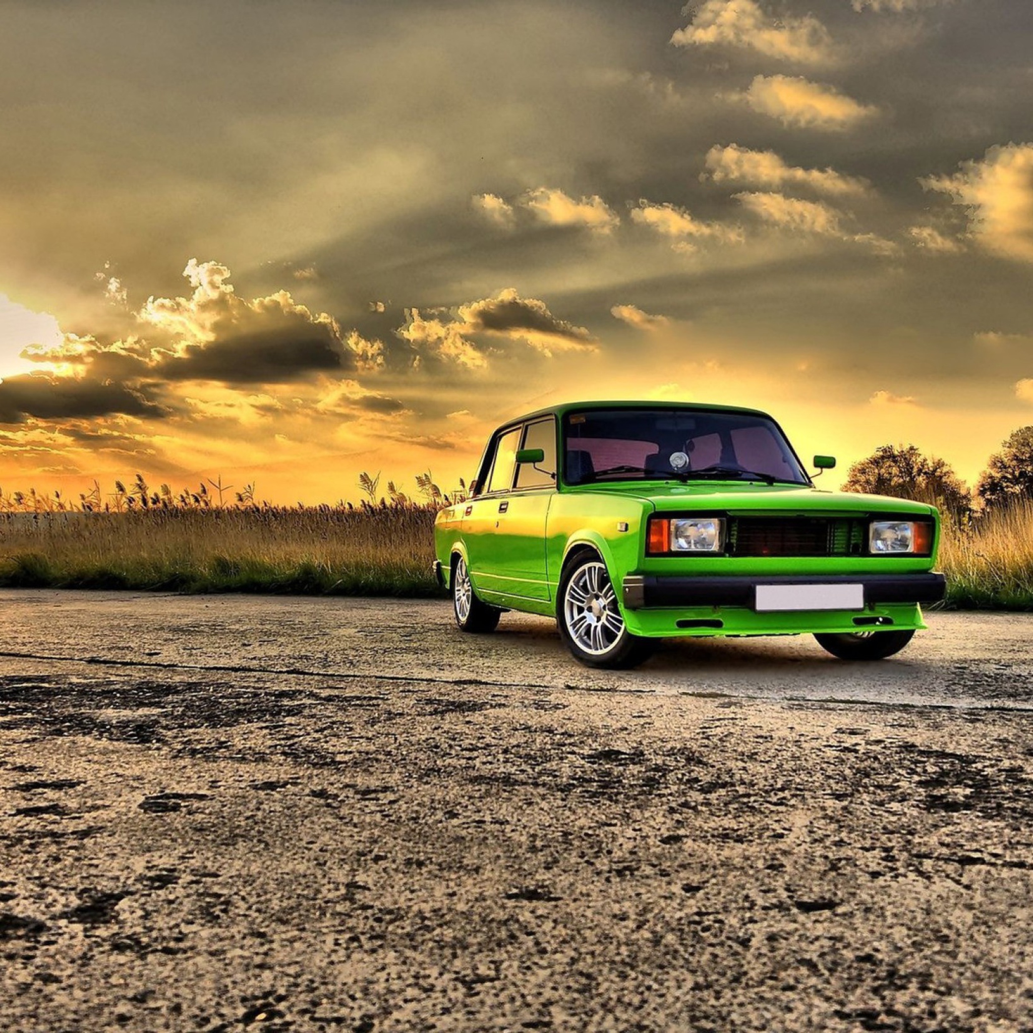 Green Russian Car Lada wallpaper 2048x2048