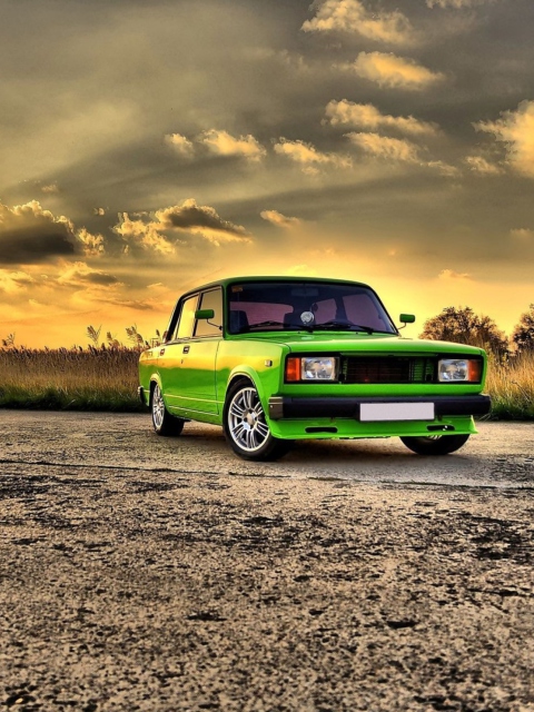 Green Russian Car Lada wallpaper 480x640