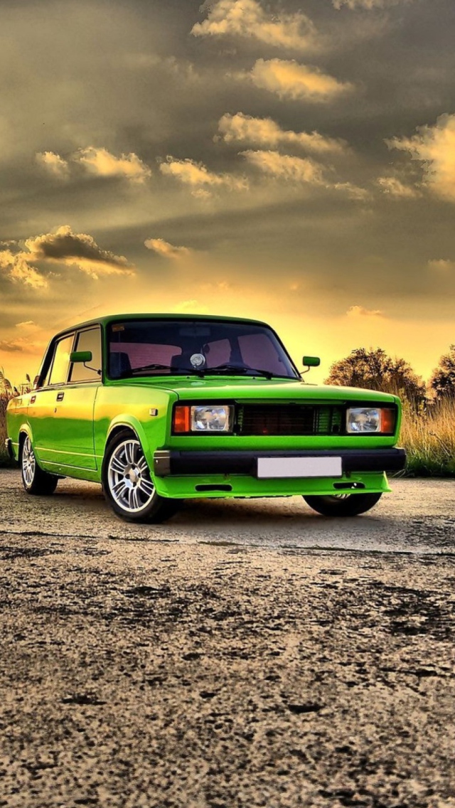 Green Russian Car Lada wallpaper 640x1136