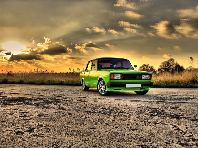Green Russian Car Lada wallpaper 640x480