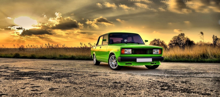 Green Russian Car Lada wallpaper 720x320
