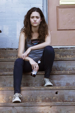 Обои Shameless - Emmy Rossum As Fiona Gallagher 320x480