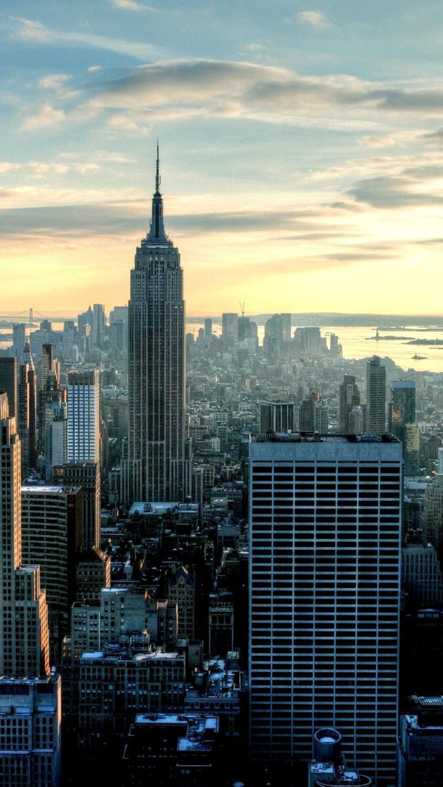 Das New York Cityscape Wallpaper 640x1136