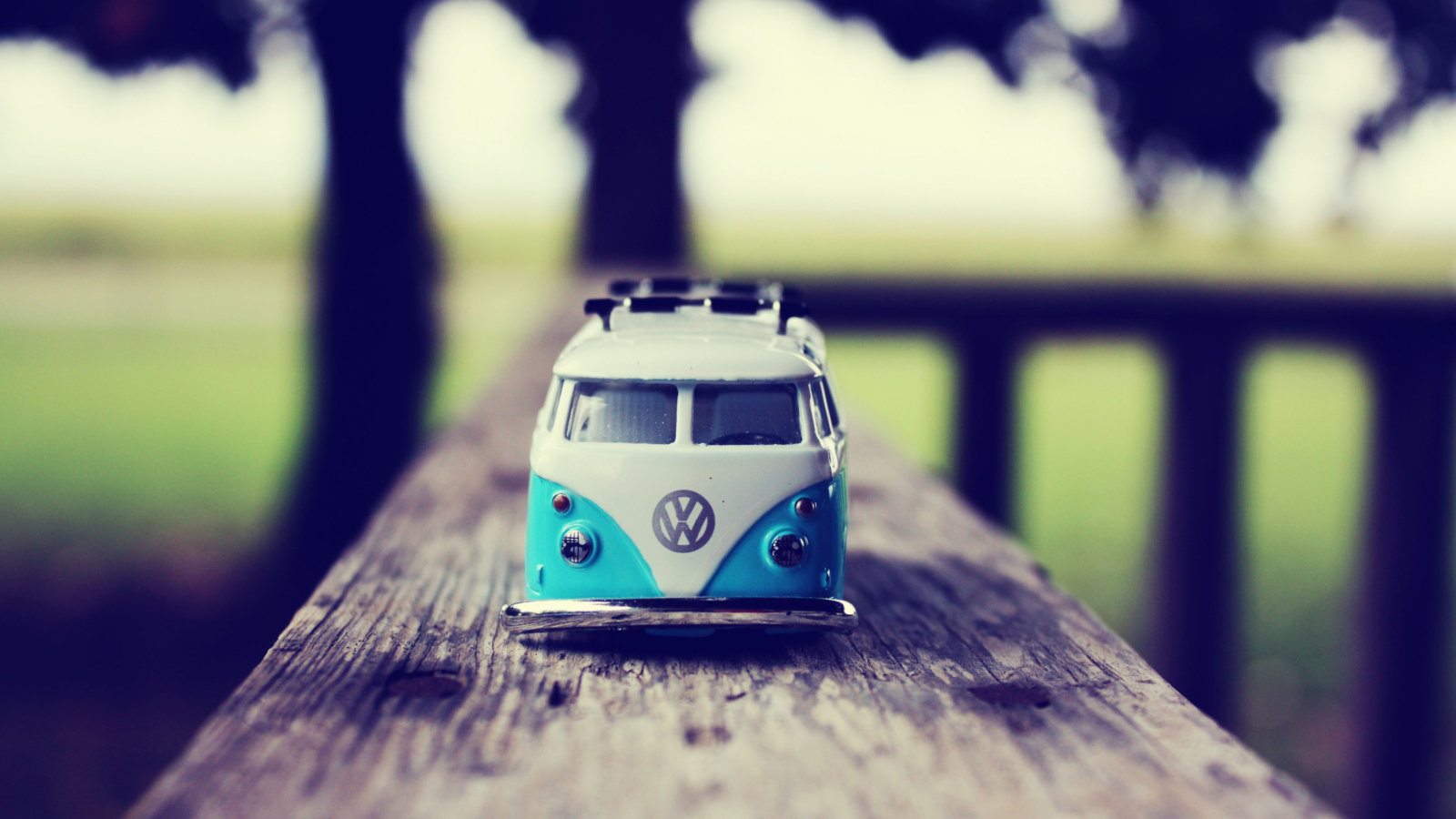 VW Toy Car wallpaper 1600x900