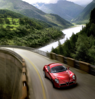 Kostenloses Red Alfa Romeo 8C Wallpaper für 1024x1024