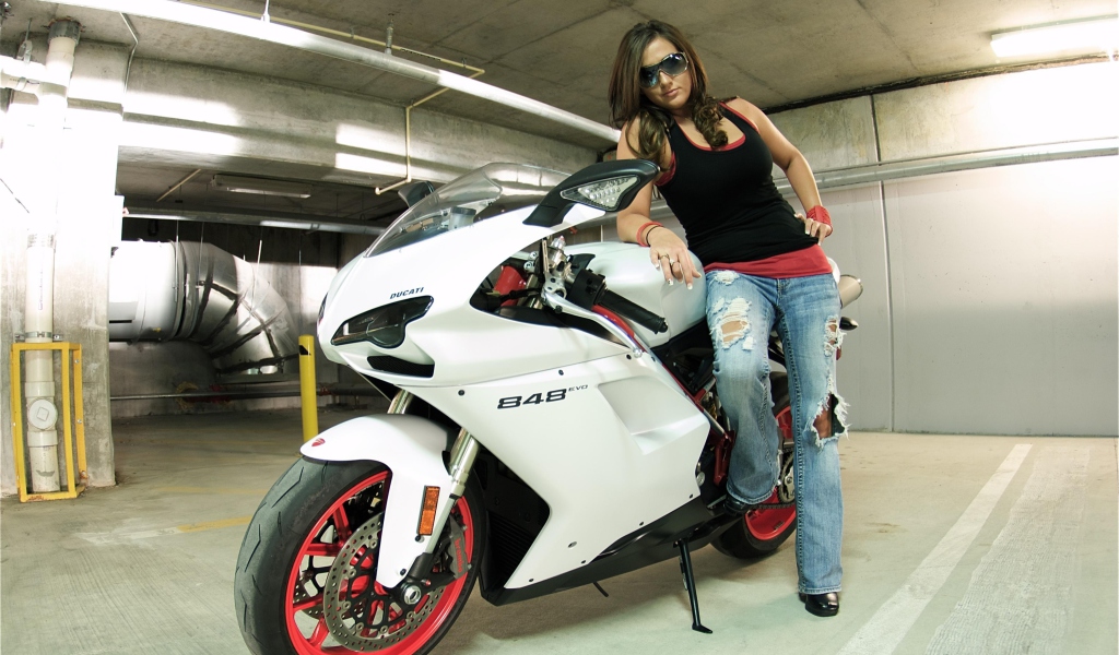 Fondo de pantalla Ducati Bike Model 1024x600