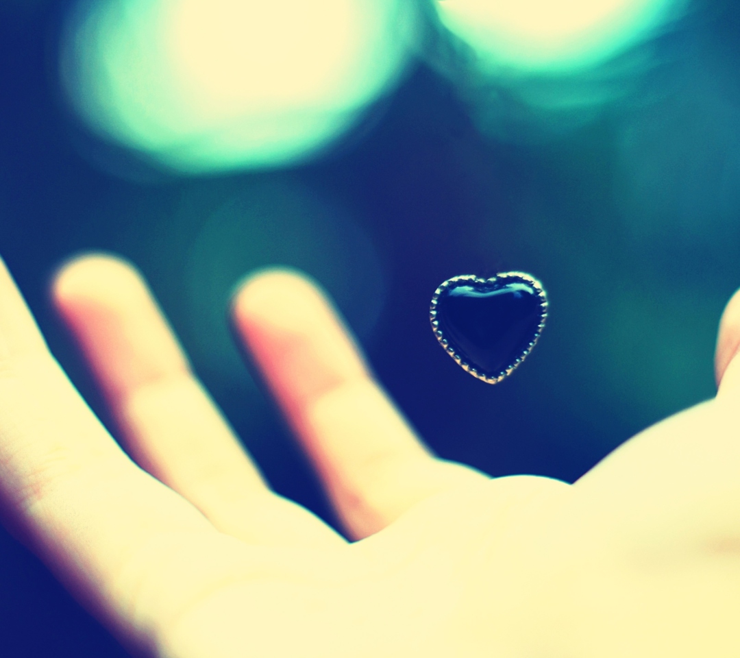 Das Heart In Hand Wallpaper 1080x960