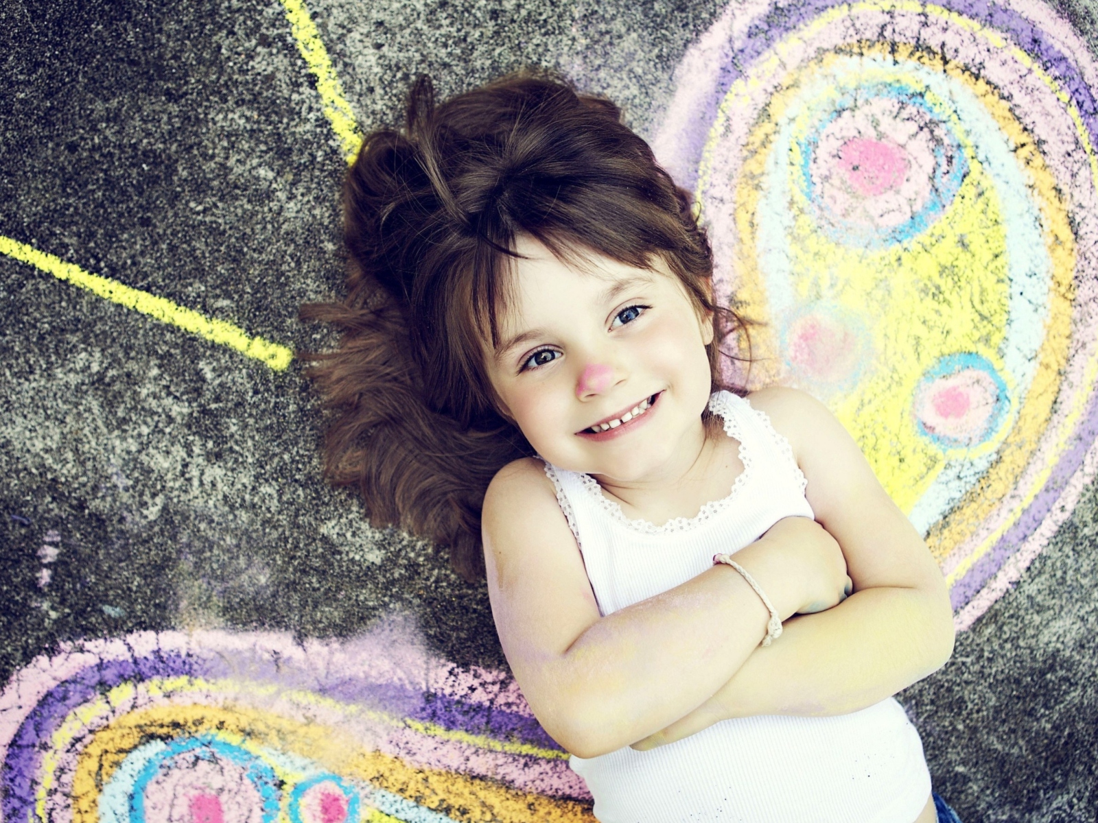 Cute Little Girl wallpaper 1600x1200