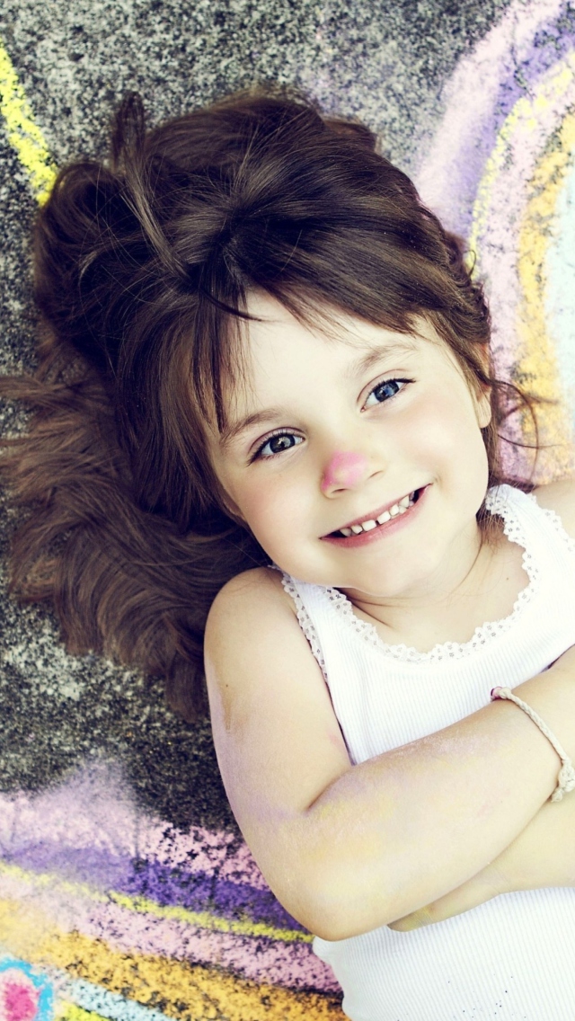 Das Cute Little Girl Wallpaper 640x1136