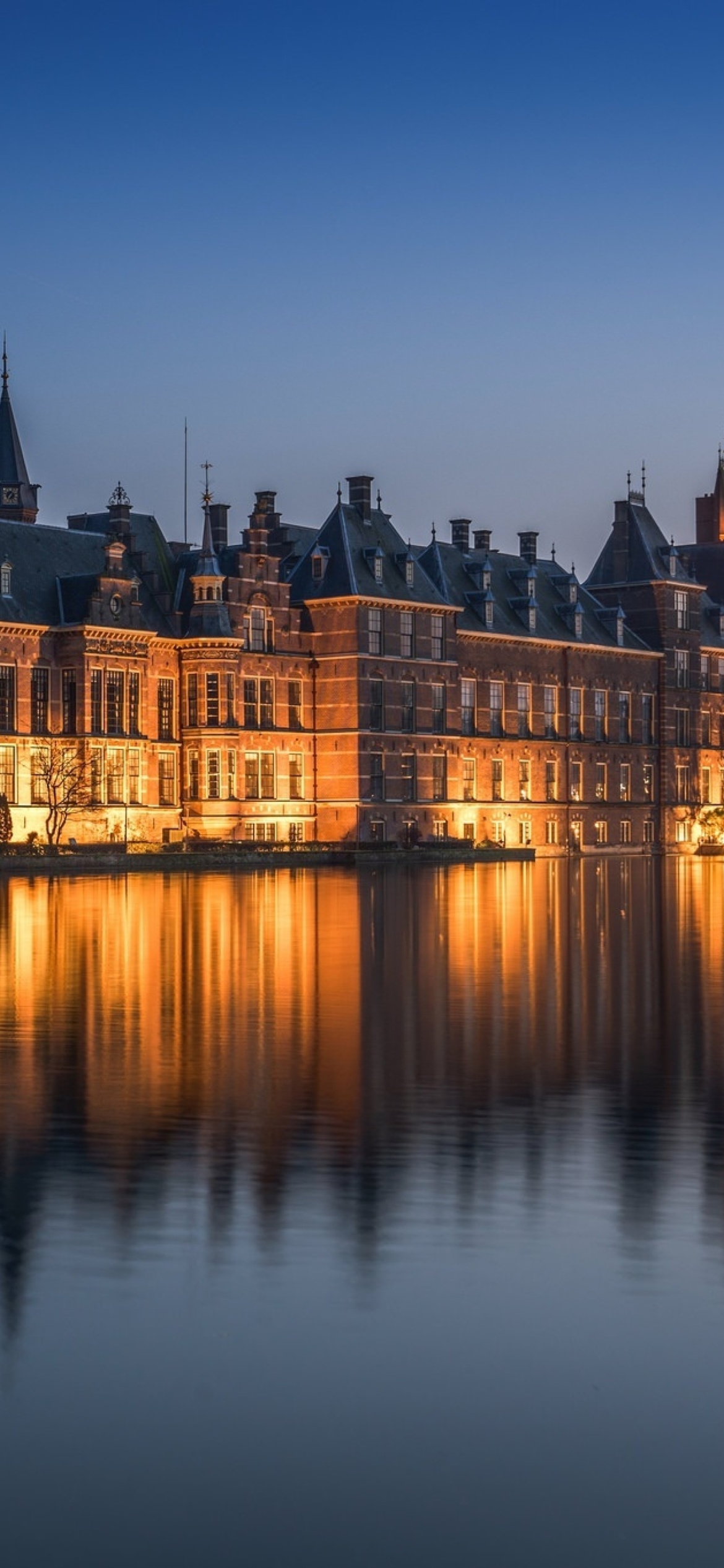 Sfondi Binnenhof in Hague 1170x2532