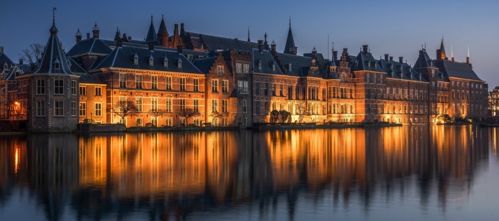 Обои Binnenhof in Hague 720x320