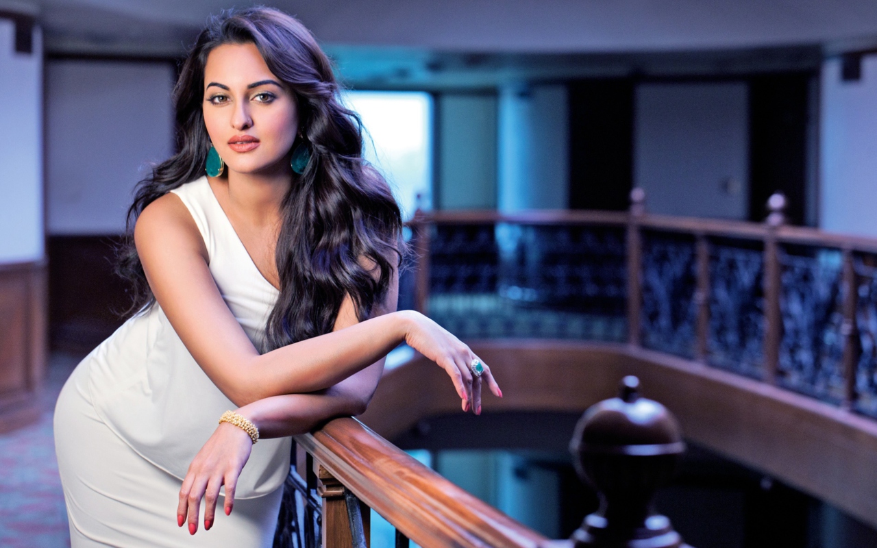 Actress Sonakshi Sinha screenshot #1 1280x800