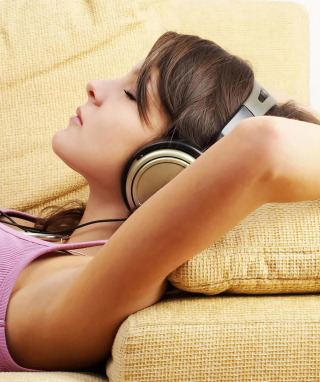 Girl Loves Music sfondi gratuiti per Samsung S5230W Star WiFi