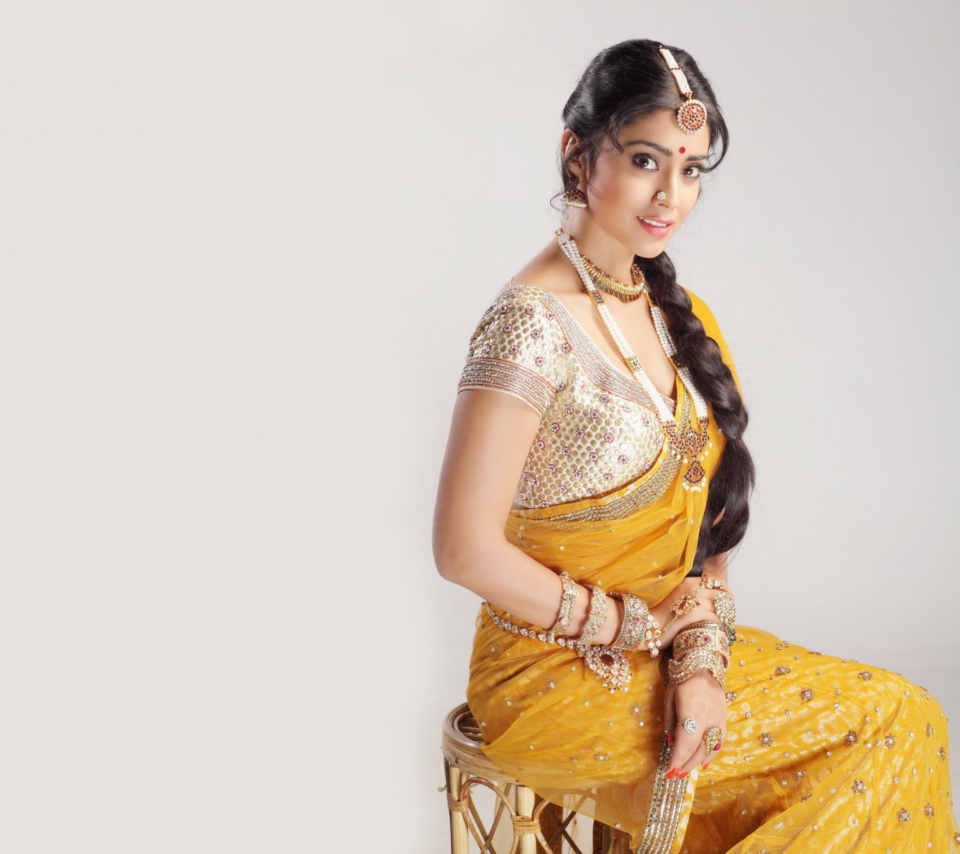 Sfondi Shriya Saran In Yellow Saree 960x854