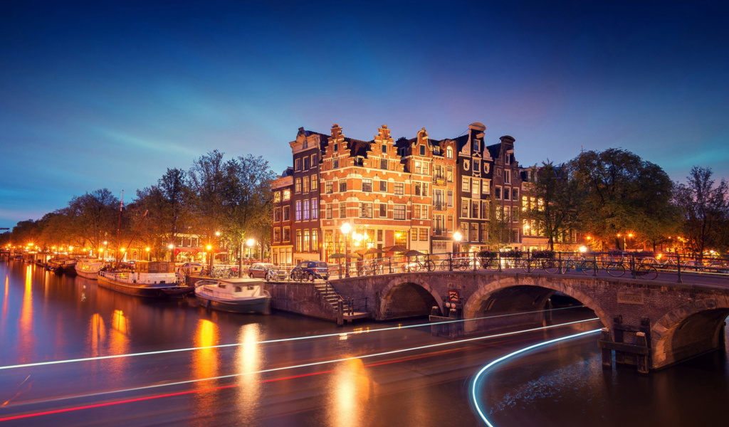 Amsterdam Attraction at Evening wallpaper 1024x600