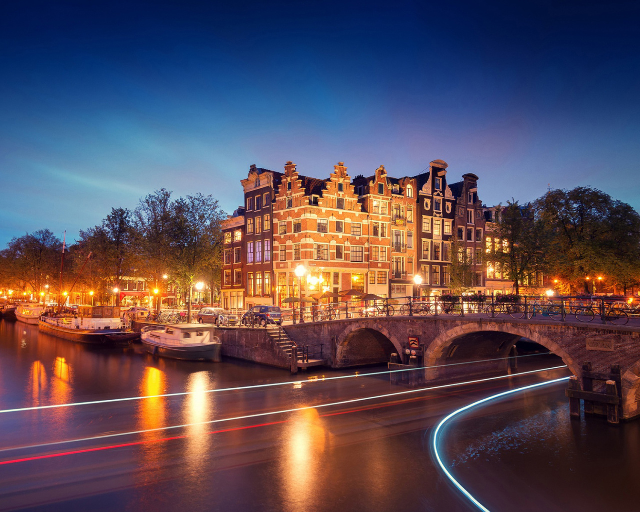 Amsterdam Attraction at Evening wallpaper 1280x1024