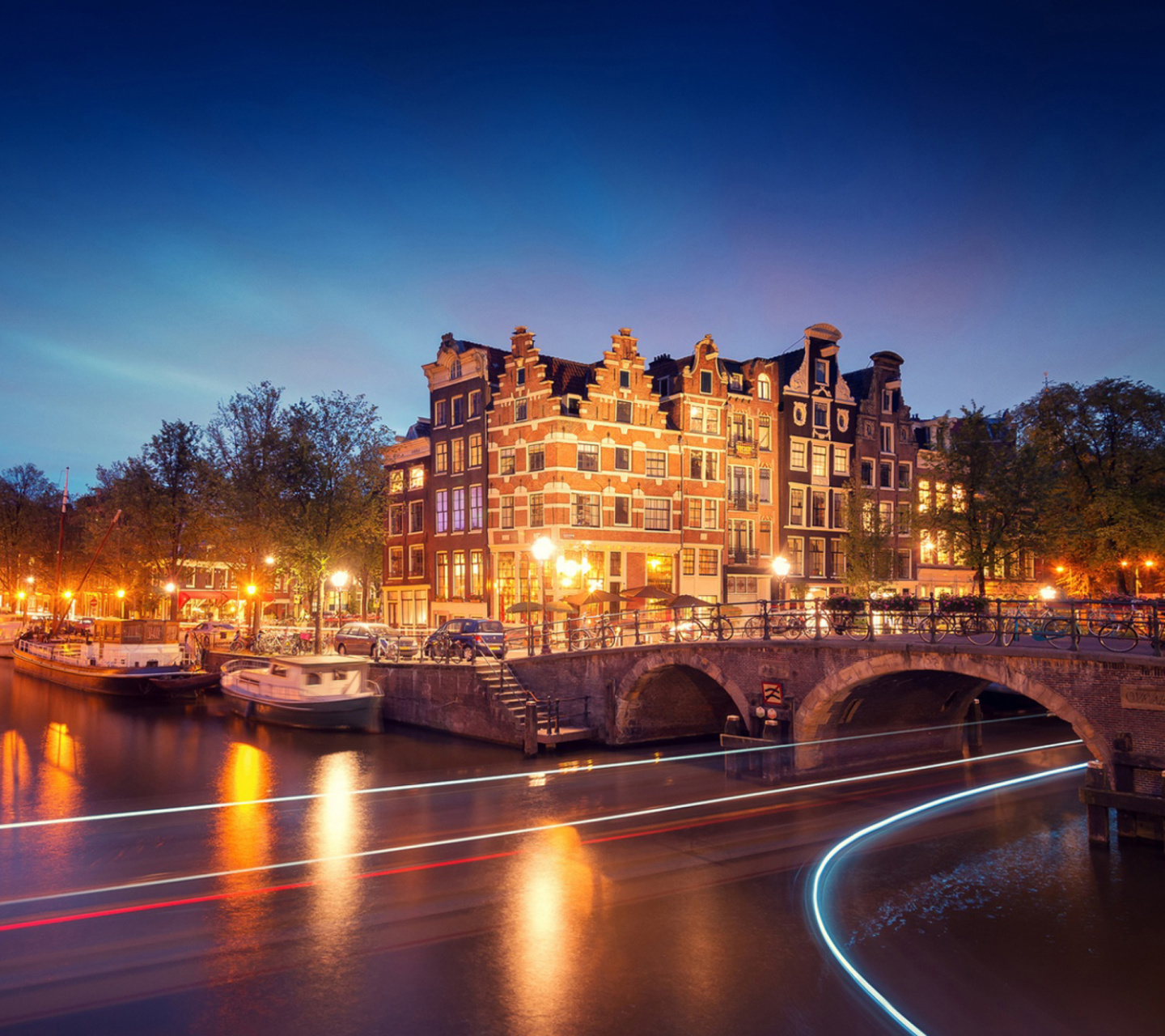 Das Amsterdam Attraction at Evening Wallpaper 1440x1280