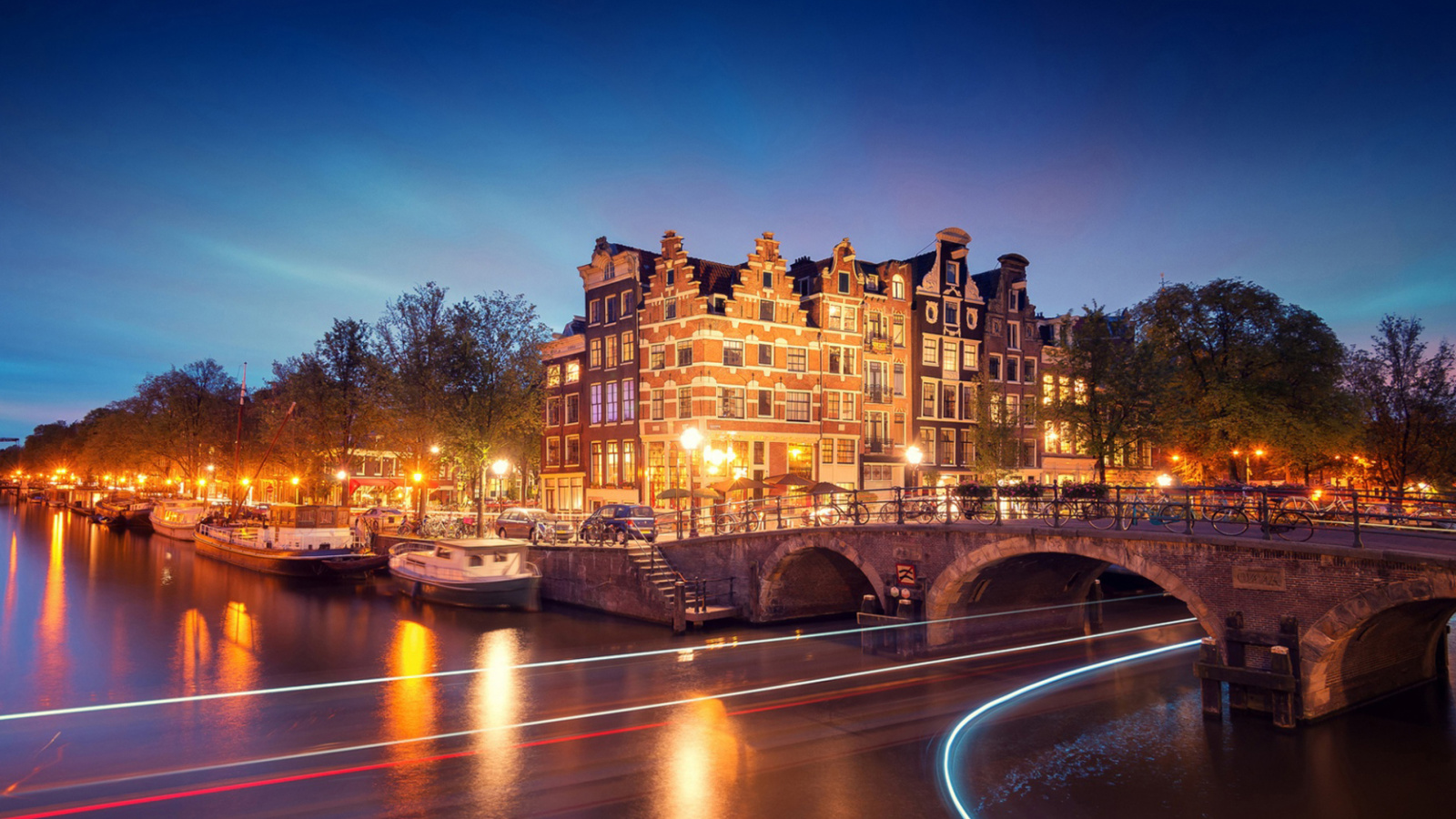 Amsterdam Attraction at Evening wallpaper 1600x900