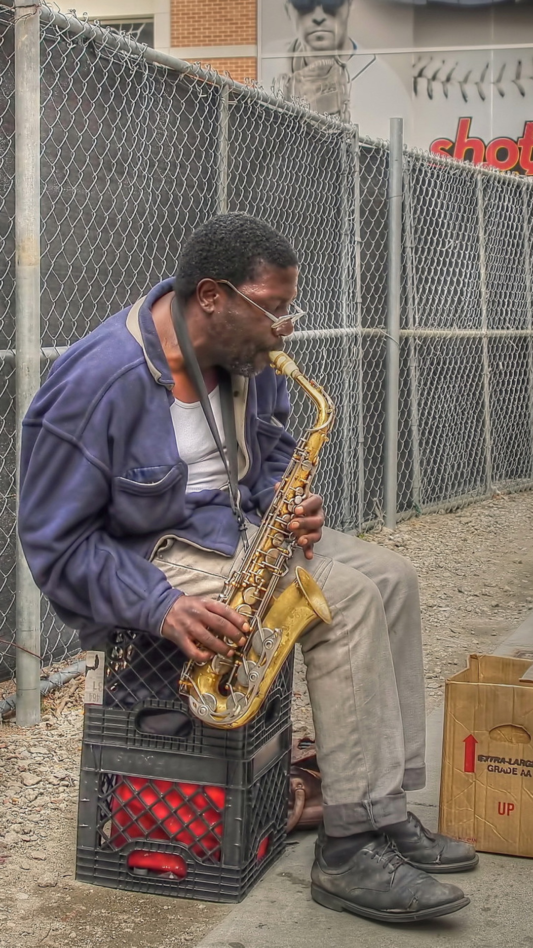 Screenshot №1 pro téma Jazz saxophonist Street Musician 1080x1920