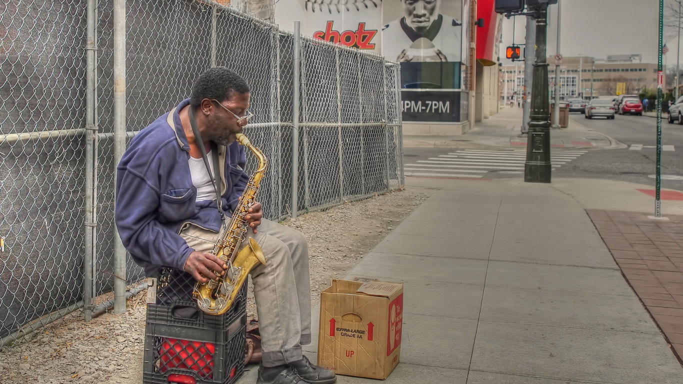 Fondo de pantalla Jazz saxophonist Street Musician 1366x768