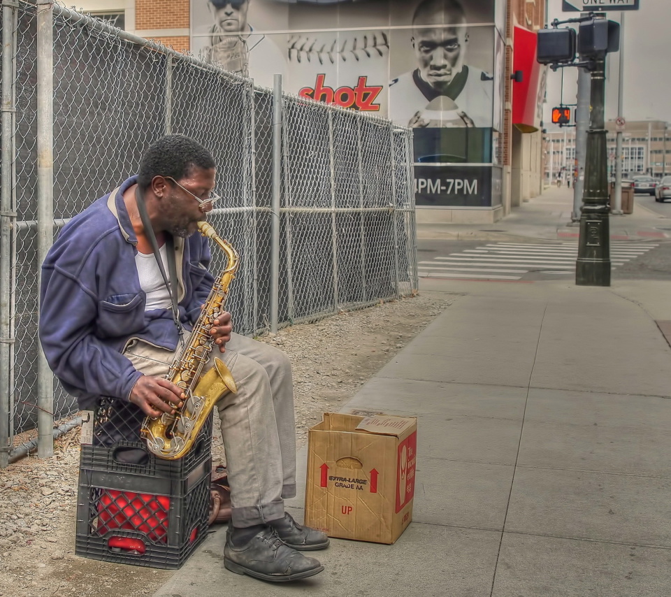 Jazz saxophonist Street Musician wallpaper 960x854