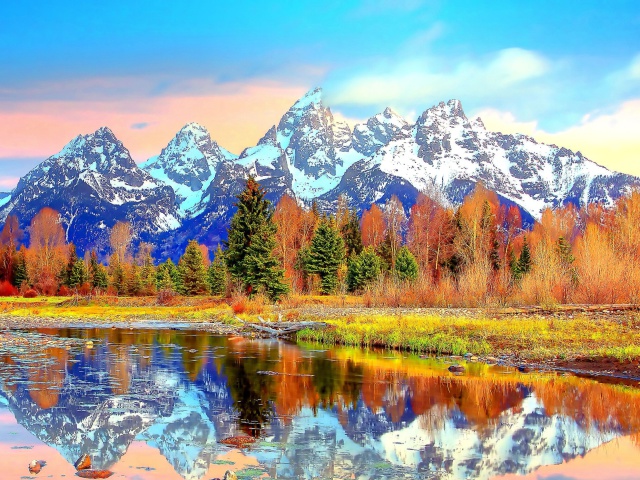 Lake with Amazing Mountains in Alpine Region wallpaper 640x480