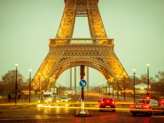 Beautiful Paris At Night wallpaper 320x240