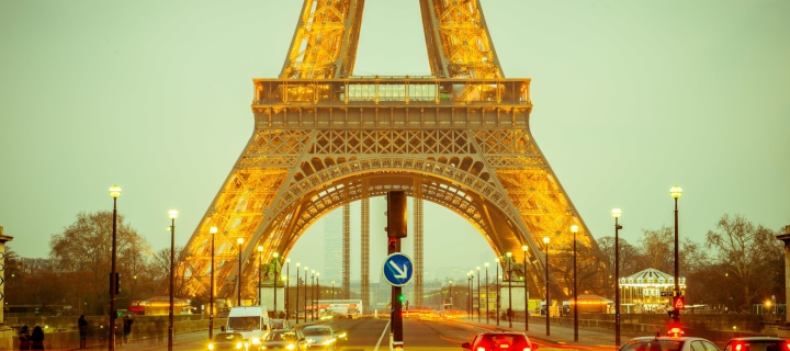 Обои Beautiful Paris At Night 720x320