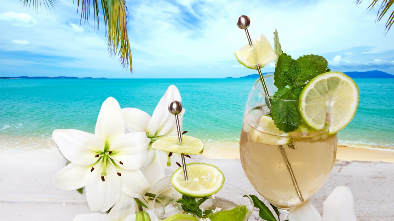 Light summer cocktail wallpaper 1366x768