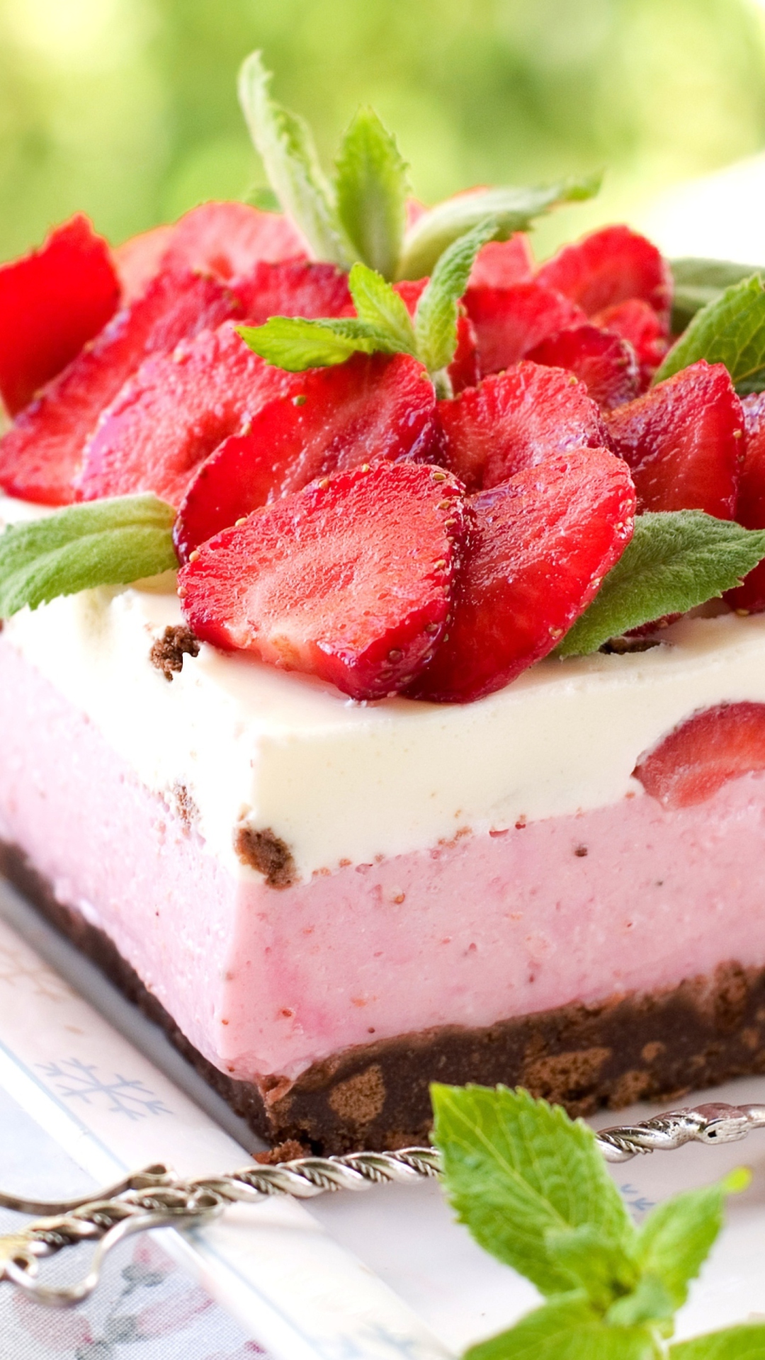 Das Strawberry Cake Wallpaper 1080x1920