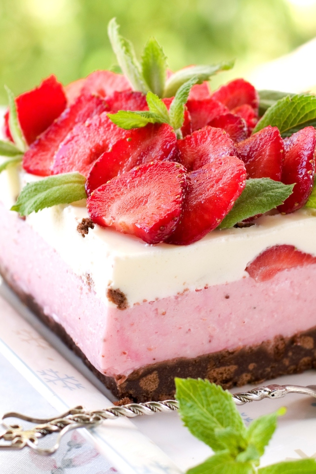 Strawberry Cake wallpaper 640x960