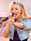 Fondo de pantalla Demi Lovato Singing 132x176