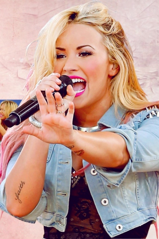 Demi Lovato Singing wallpaper 320x480