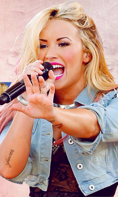 Обои Demi Lovato Singing 480x800