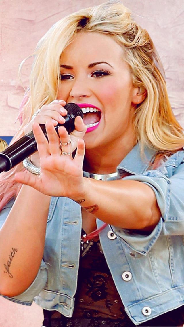 Demi Lovato Singing wallpaper 640x1136