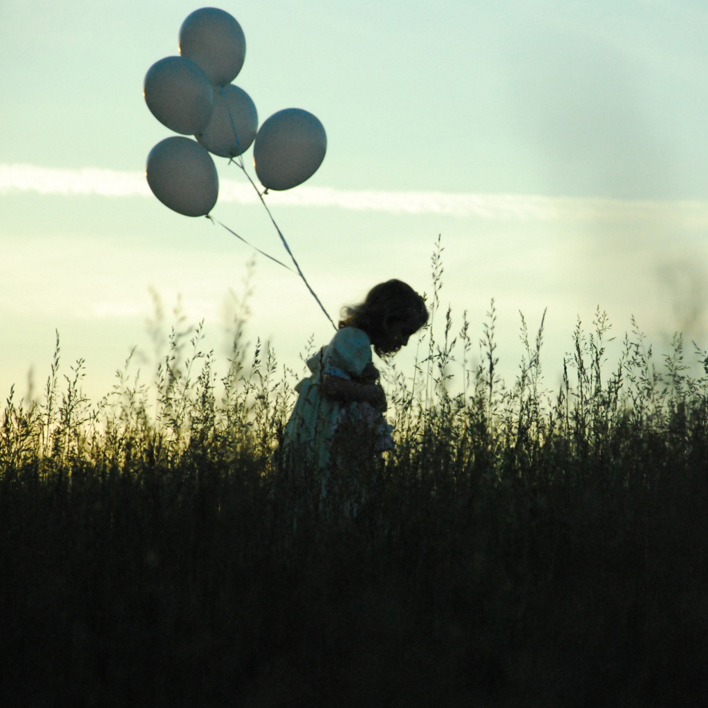 Little Girl With Balloons screenshot #1 1024x1024