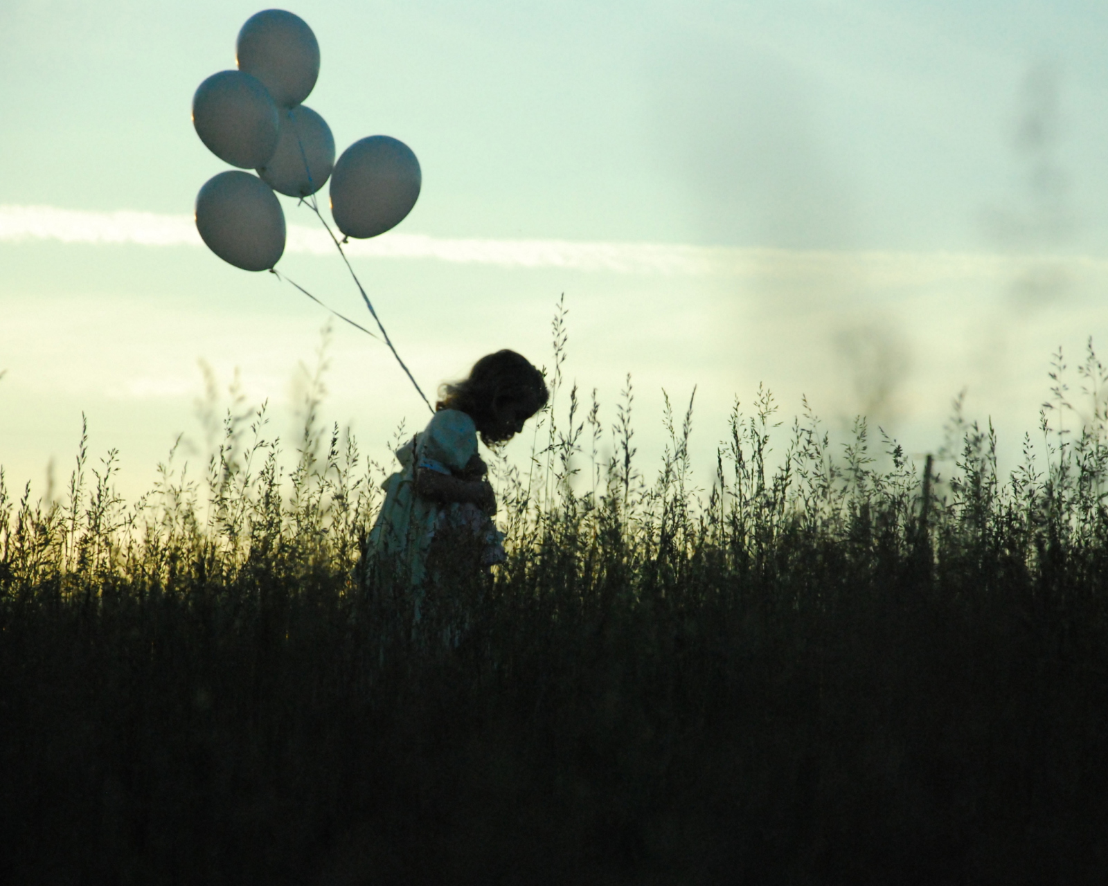 Обои Little Girl With Balloons 1600x1280