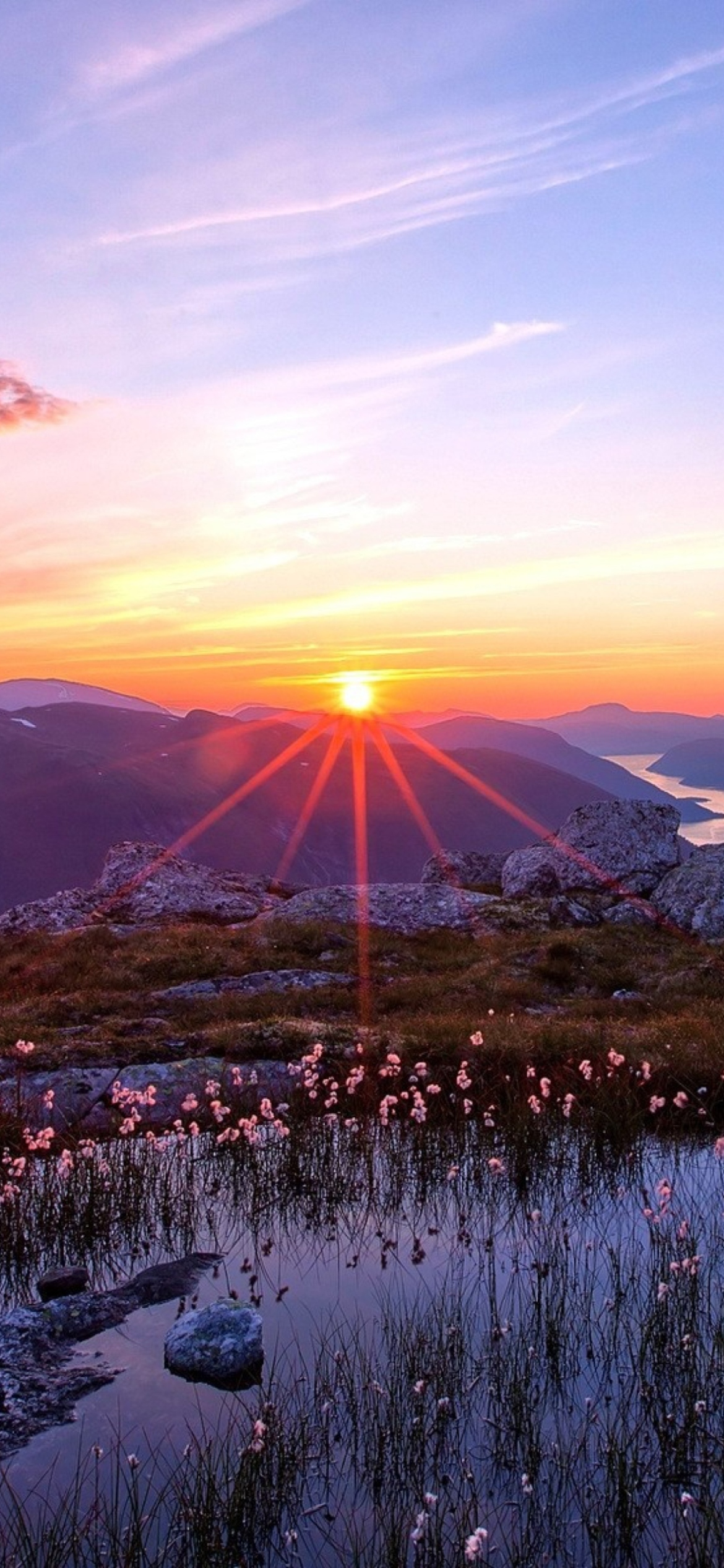 Screenshot №1 pro téma Sunset In The Mountains 1170x2532
